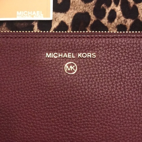 Brand New Michael Kors Genuine Leather Large Zip Clutch Wristlet in Merlot - Picture 4 of 13